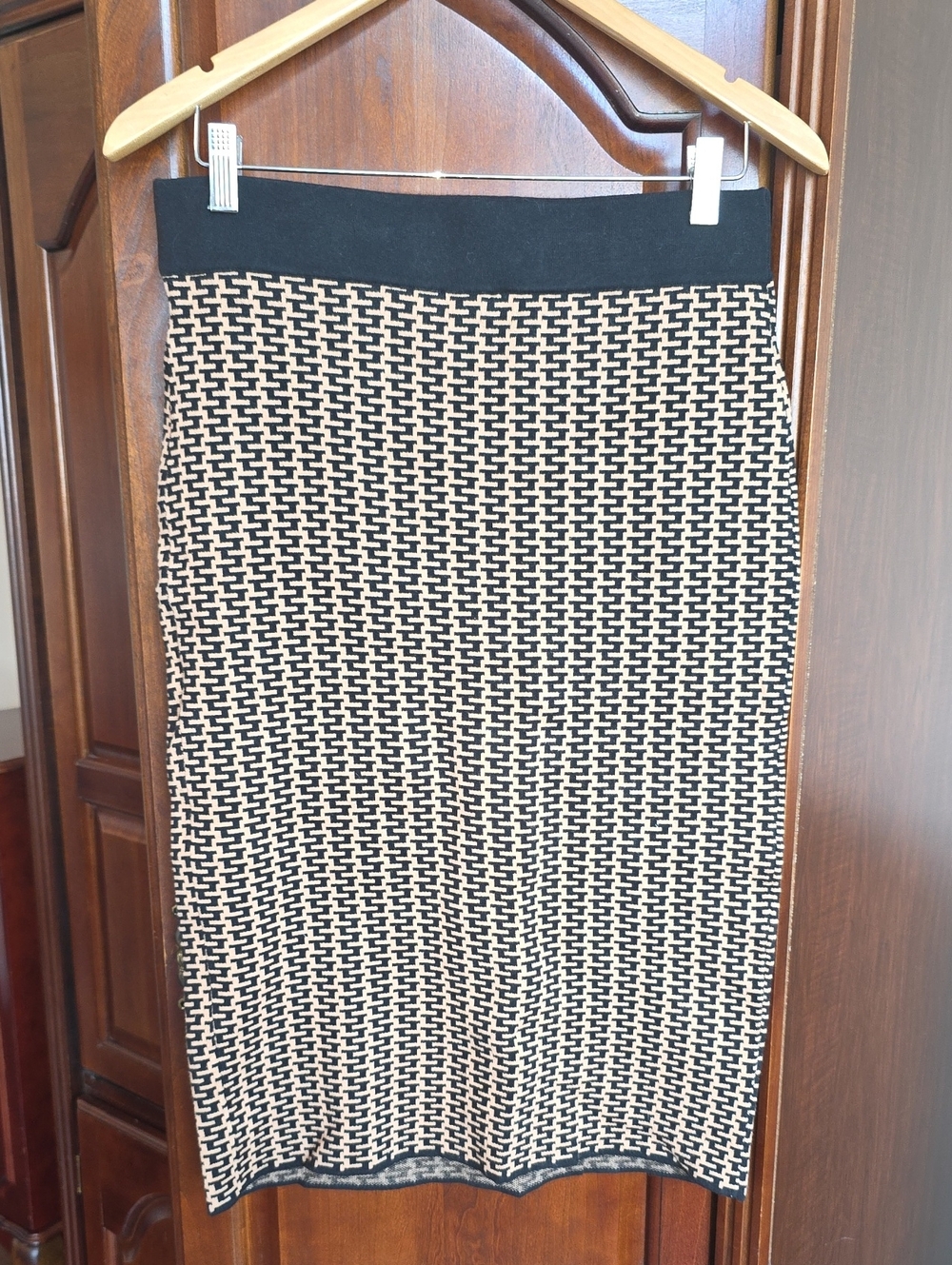 Ann Taylor Factory Black and Cream Patterned Pencil Knit Skirt